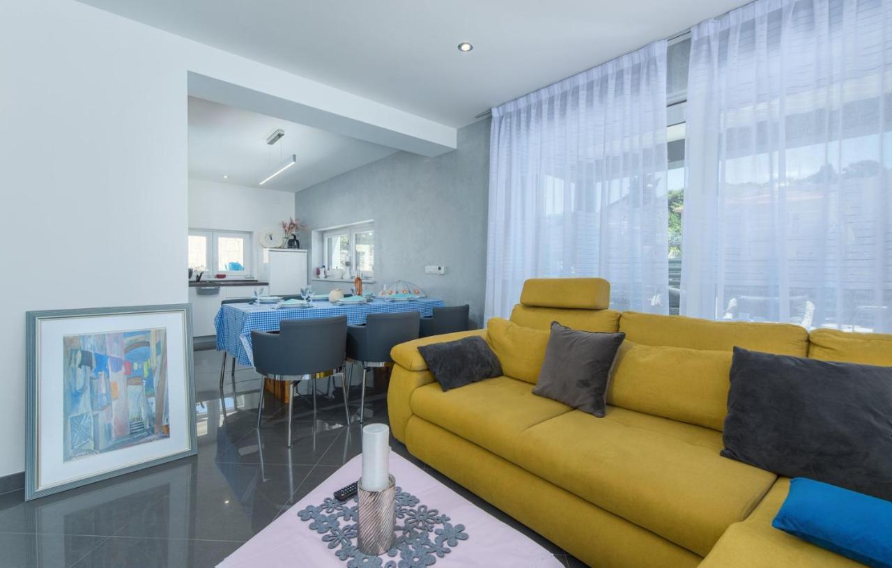 Modern Apartments With Shared Pool Near The Sea Pula Exteriér fotografie