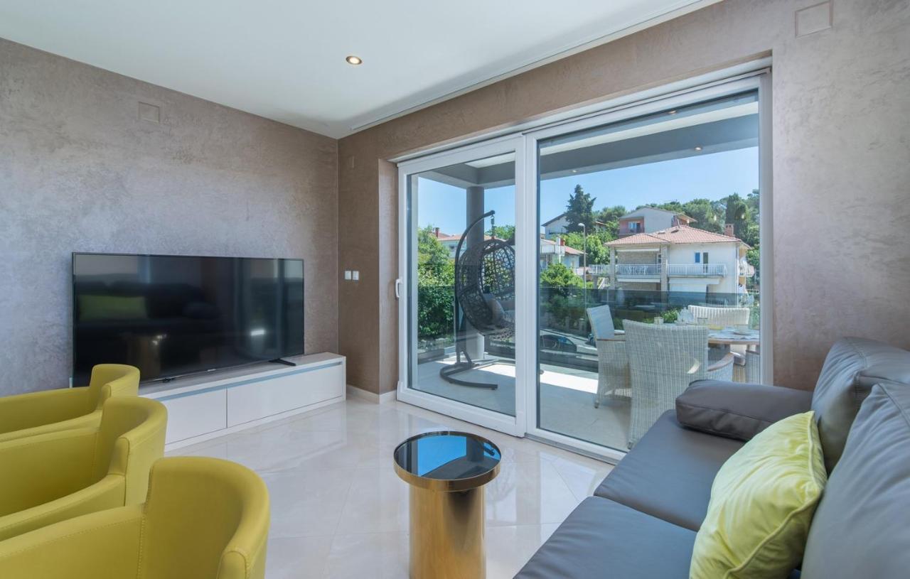 Modern Apartments With Shared Pool Near The Sea Pula Exteriér fotografie