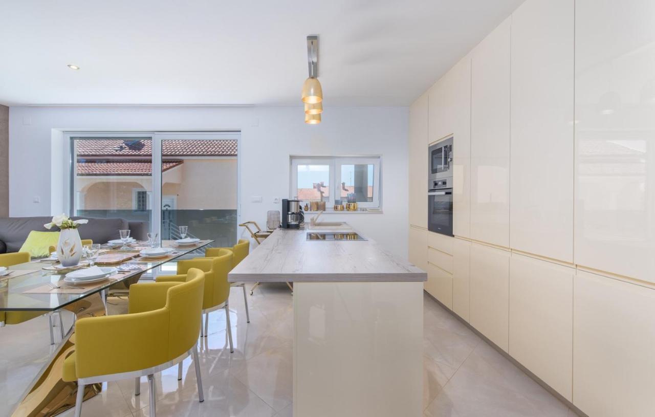 Modern Apartments With Shared Pool Near The Sea Pula Exteriér fotografie